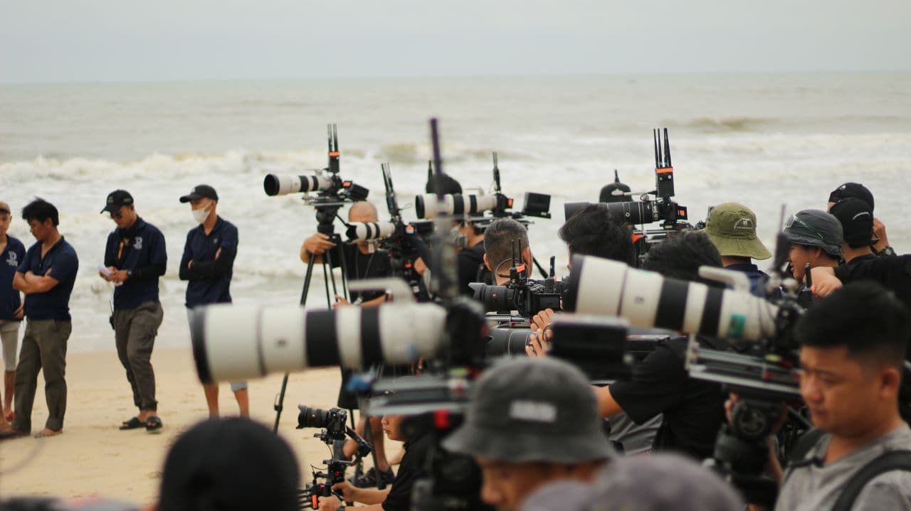 Khi Hoa Hậu Say Hi - AHT Production News