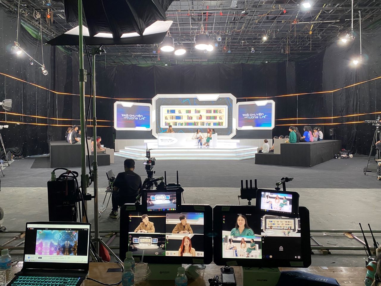 Trò Chuyện Với Tương Lai - Gallery Image 2 - AHT Production News