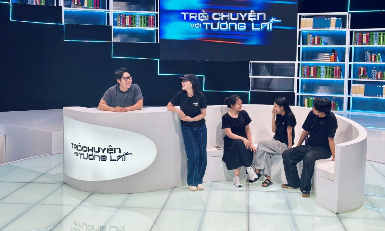 Trò Chuyện Với Tương Lai - Gallery Image 5 - AHT Production News