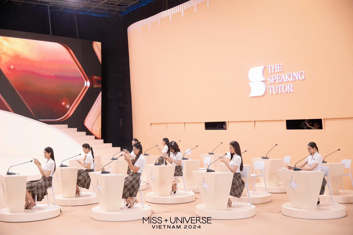 Đồng hành cùng Miss Universe - Gallery Image 7 - AHT Production