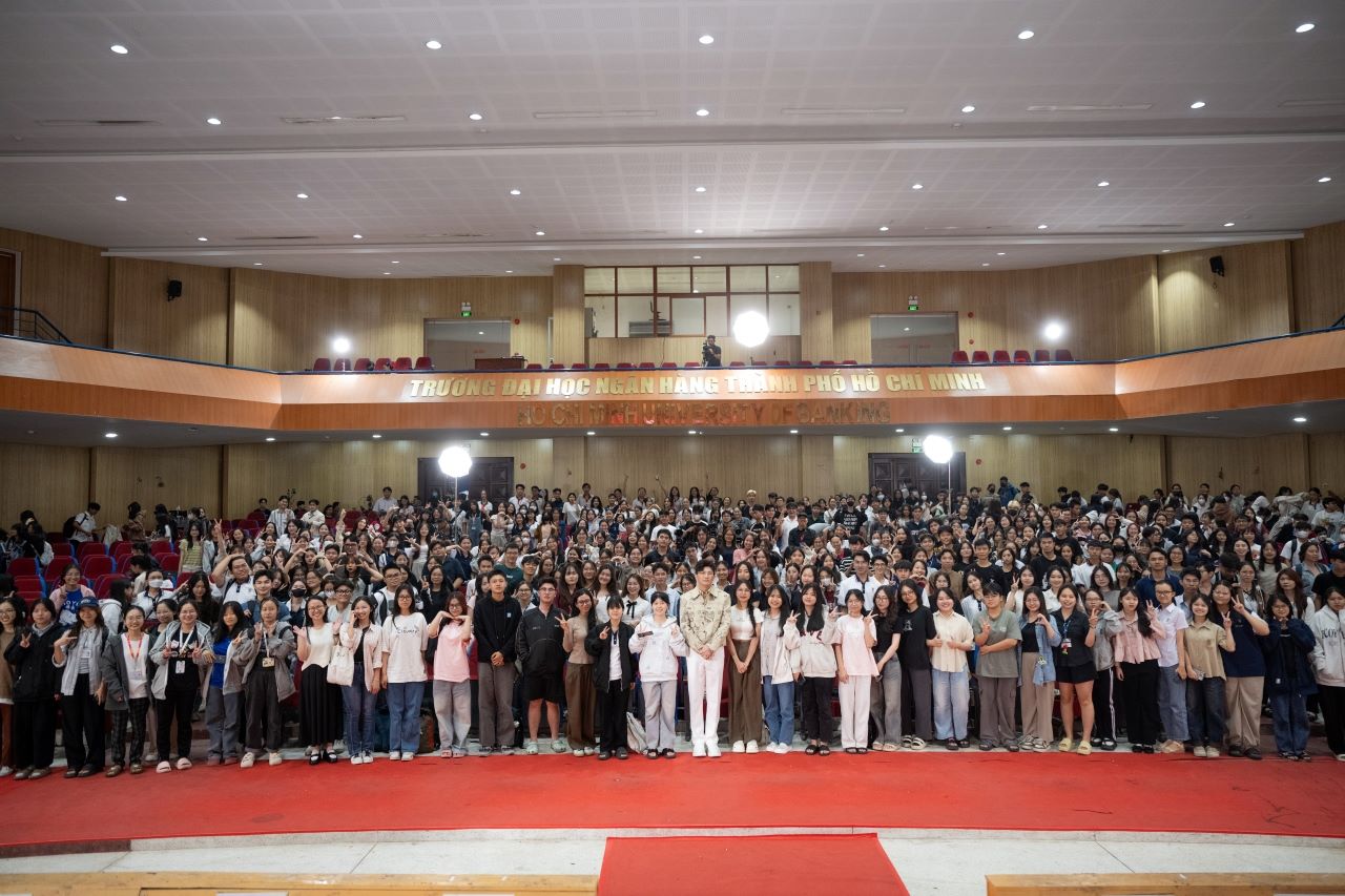 TRẺ Concert - Gallery Image 15 - AHT Production