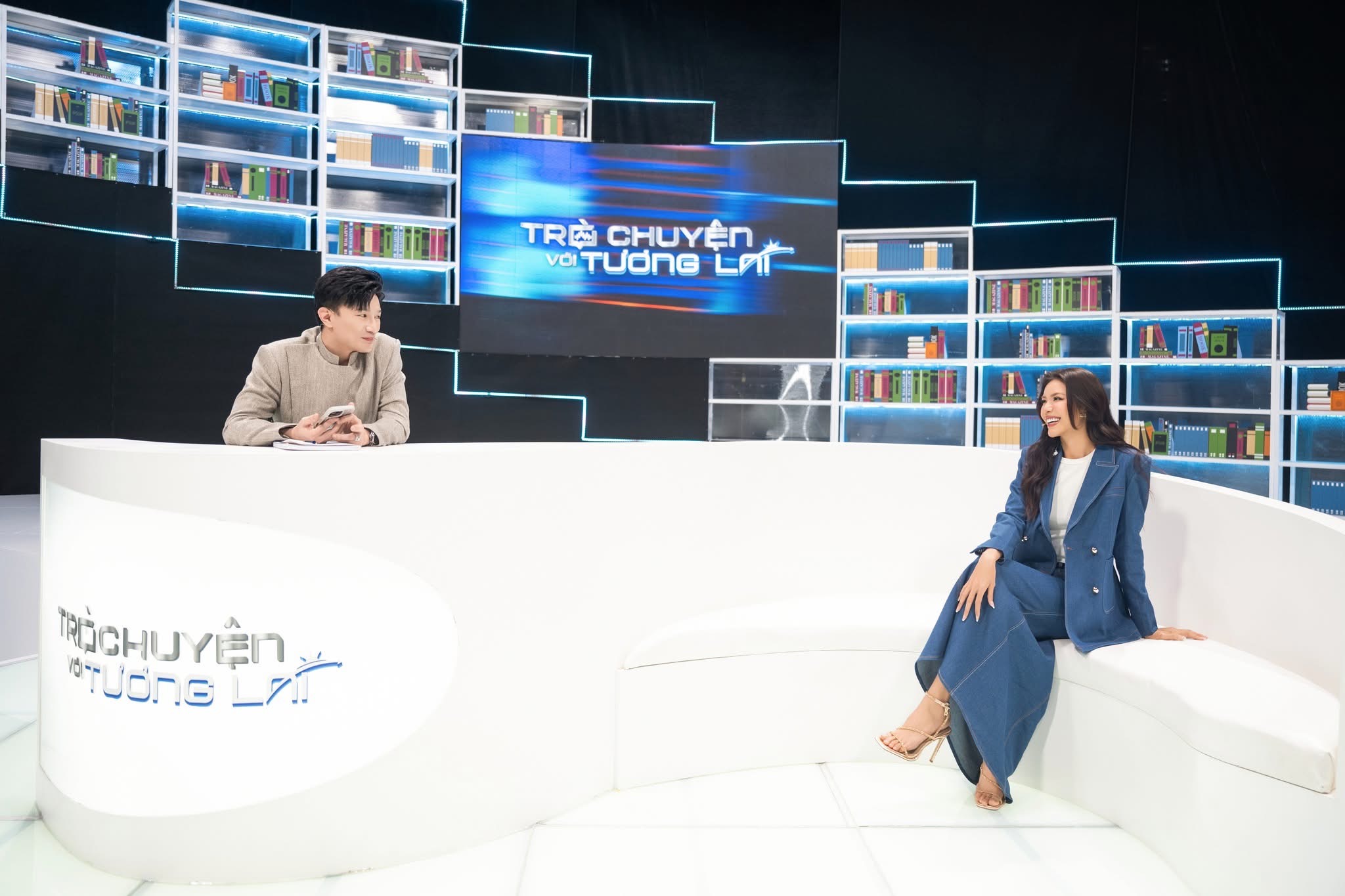Trò Chuyện Với Tương Lai - Gallery Image 6 - AHT Production